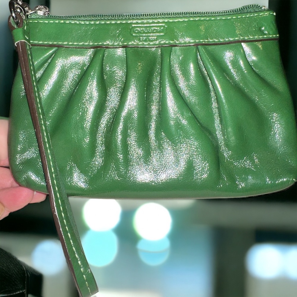 Coach Green Wristlet EUC